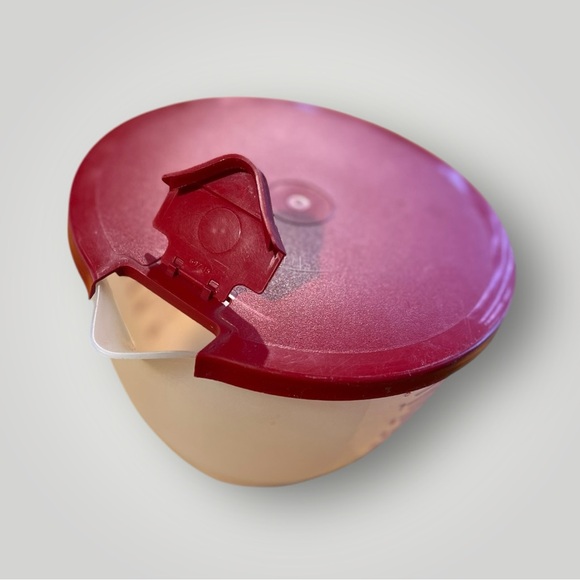 Vintage Tupperware Measuring Cup with Lid - Picture 3 of 16